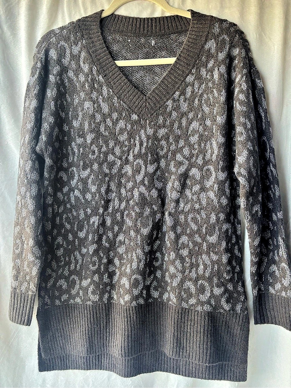 Nine West V-Neck Animal Print Sweater szM/L